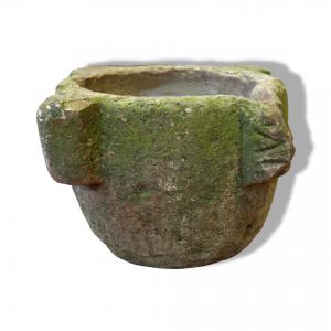 Morteiro antigo de pedra. Época 1600.